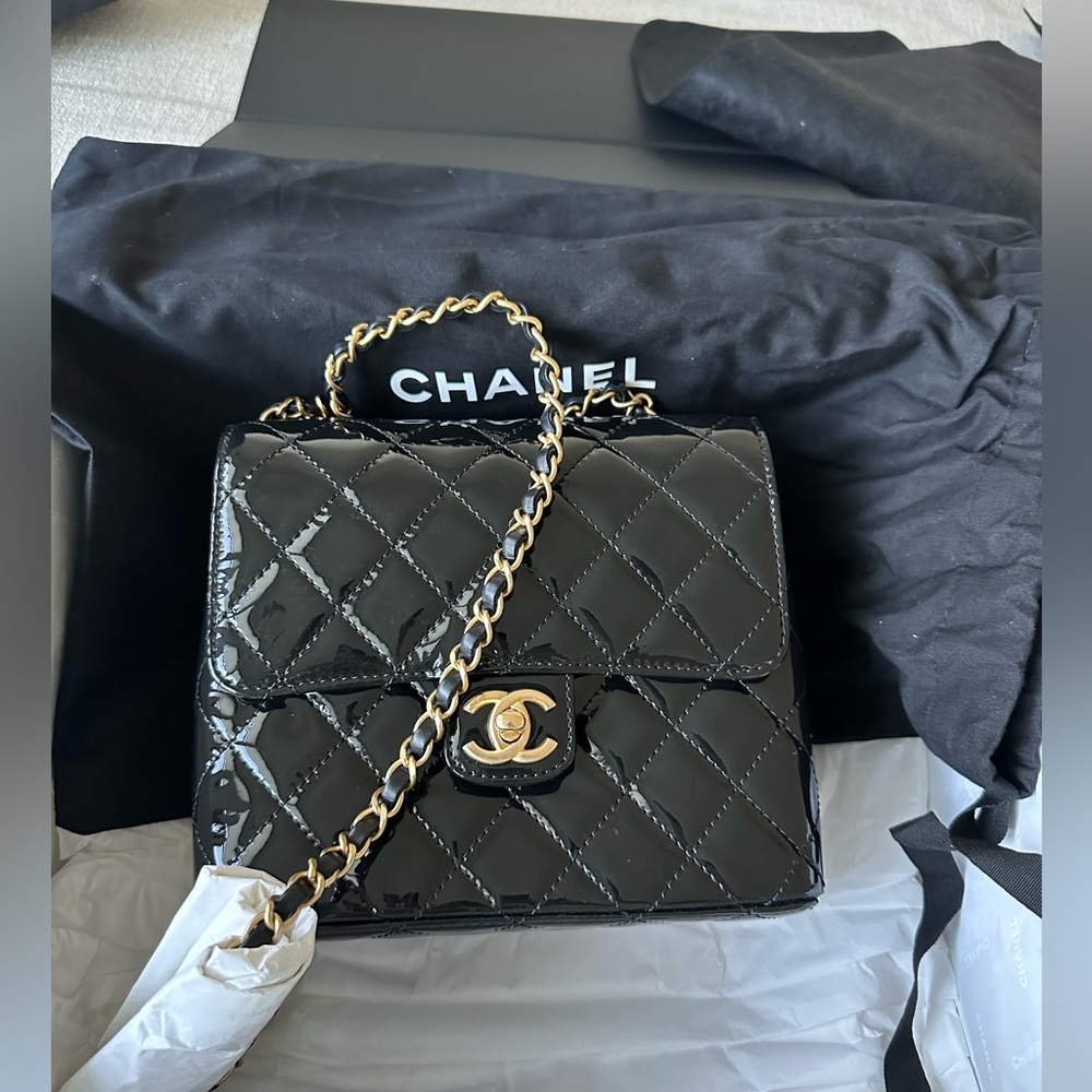BRAND NEW CHANEL 22K Patent Black GHW Mini Flap Crossbody
